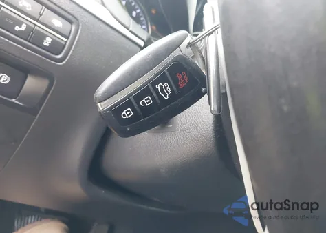 2015 Hyundai Genesis 3.8 z USA, uszkodzony, nr VIN KMHGN4JE9FU086861